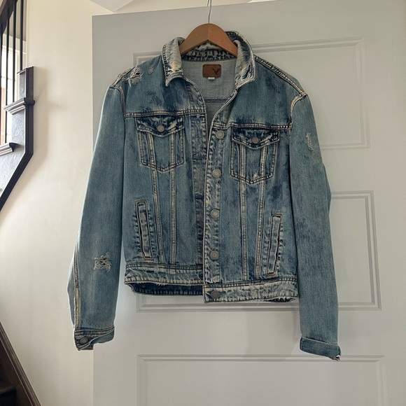 American Eagle Distressed Jean Jacket - Picture 1 of 5